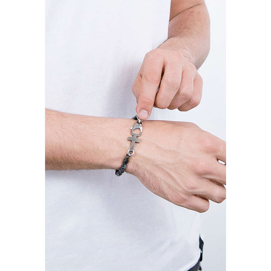 Diesel bracelets Beads man DX1161060 wearing