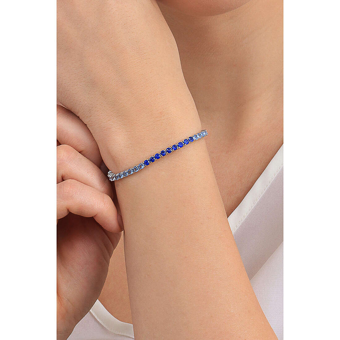 Comete bracelets Farfalle woman BRA 168 wearing