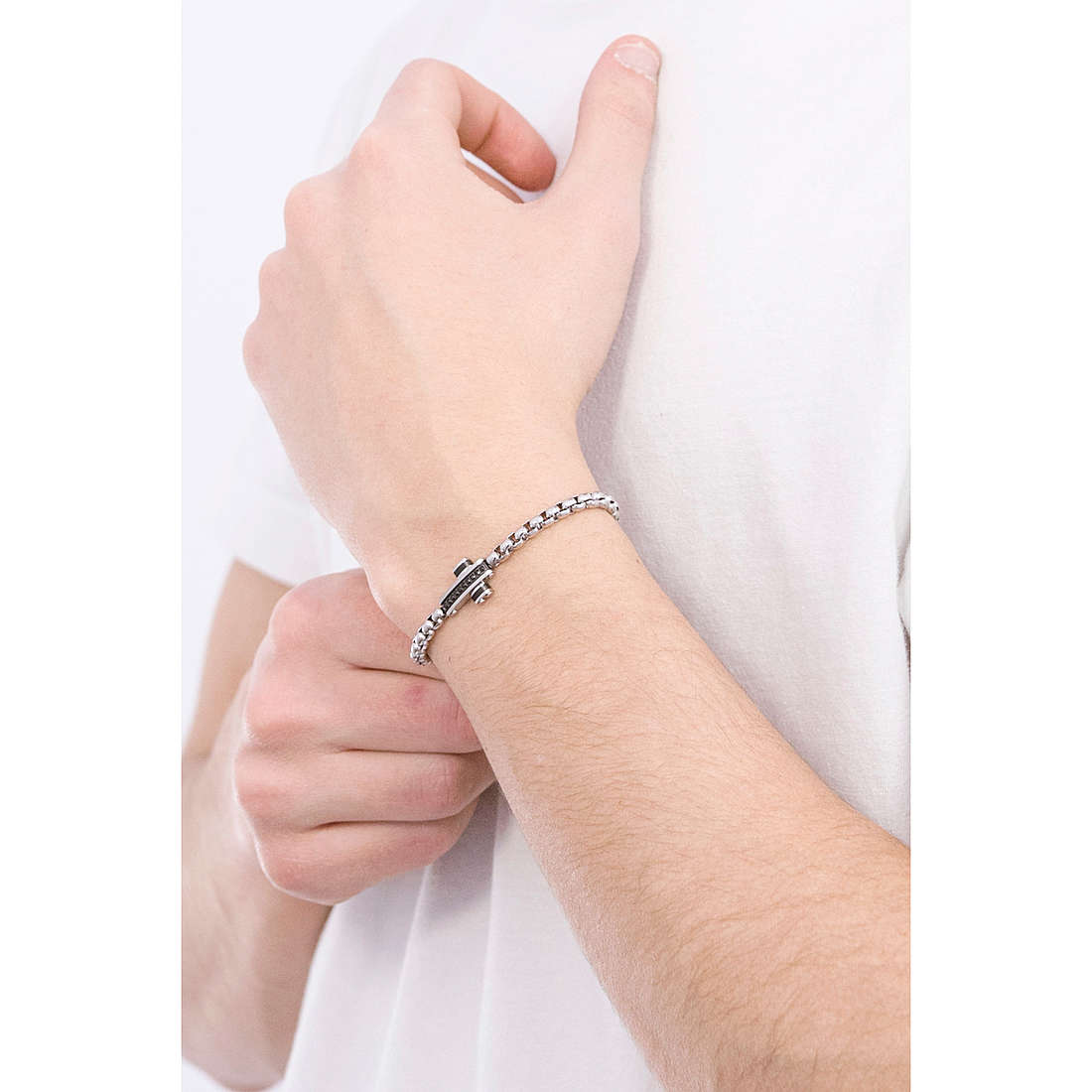 2Jewels bracelets Blockchain man 232219 wearing