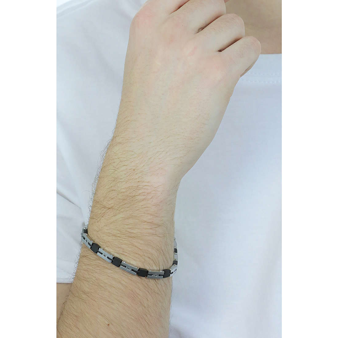 Comete bracelets Zip man UBR 1036 wearing