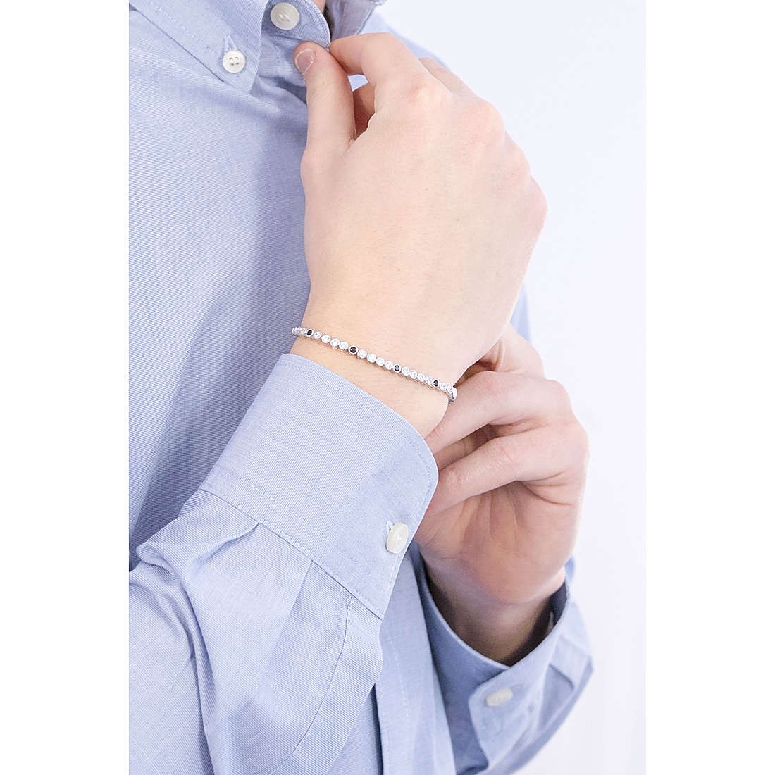 Cesare Paciotti bracelets Loop man JPBR2016B/21 wearing