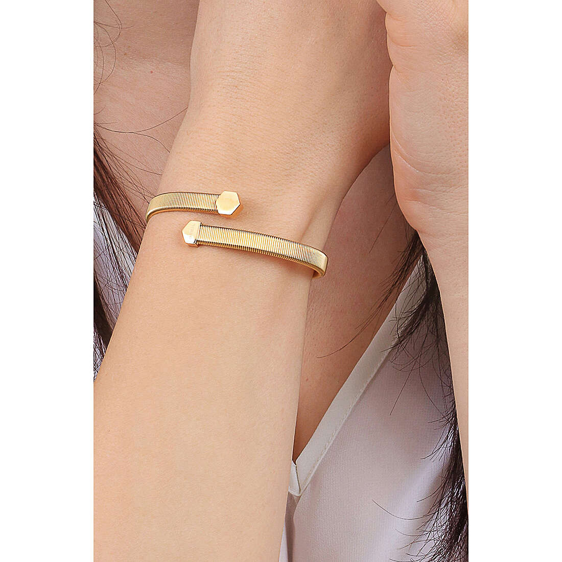 Breil bracelets Gleam woman TJ3296 wearing