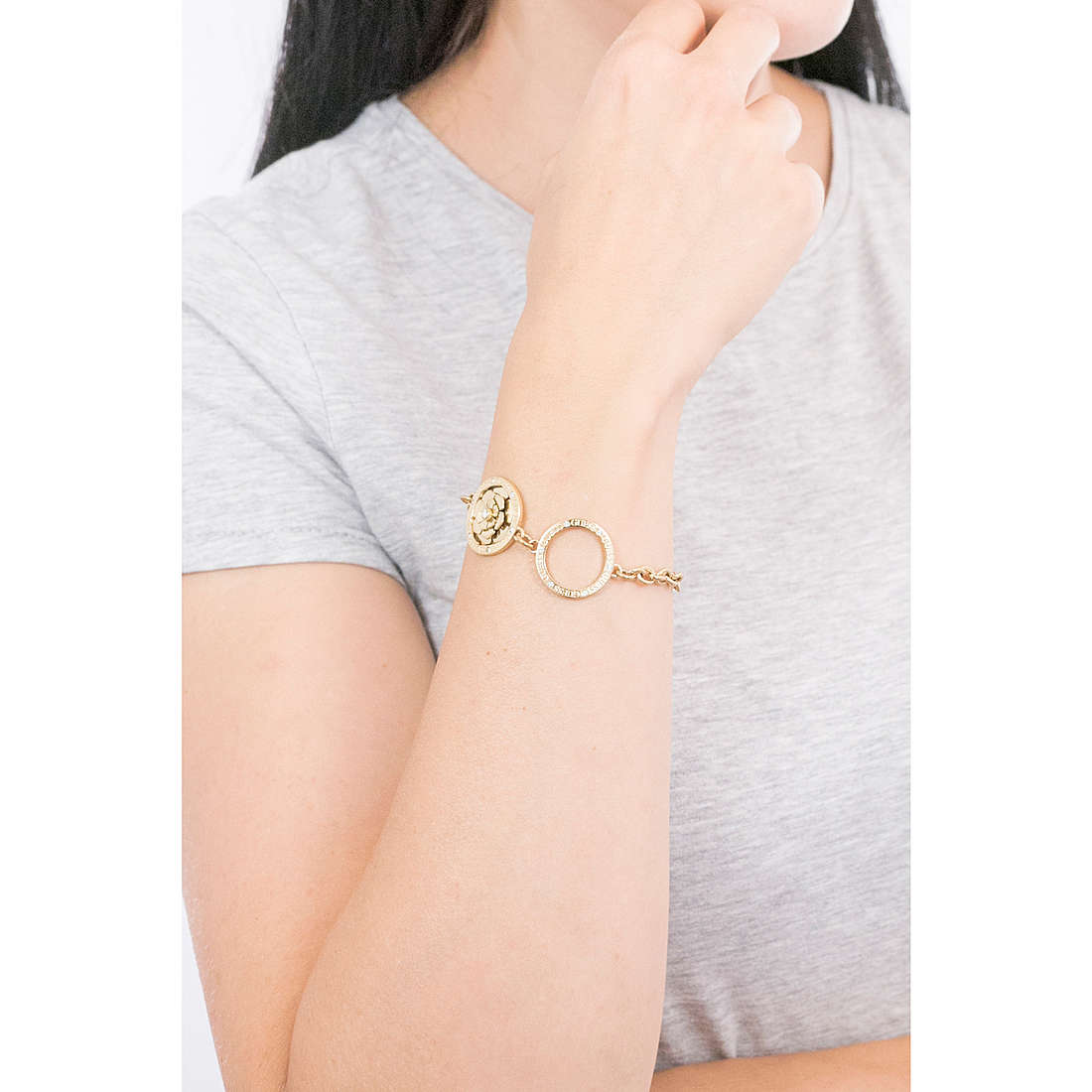 Guess bracelets woman UBB79065-S wearing