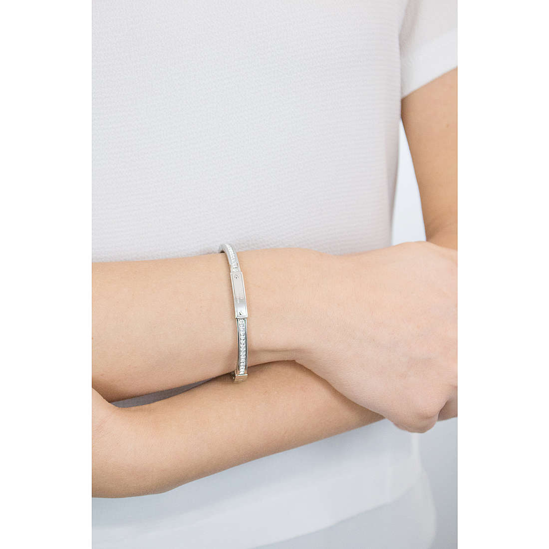 Michael Kors bracelets Brilliance woman MKJ5974040 wearing