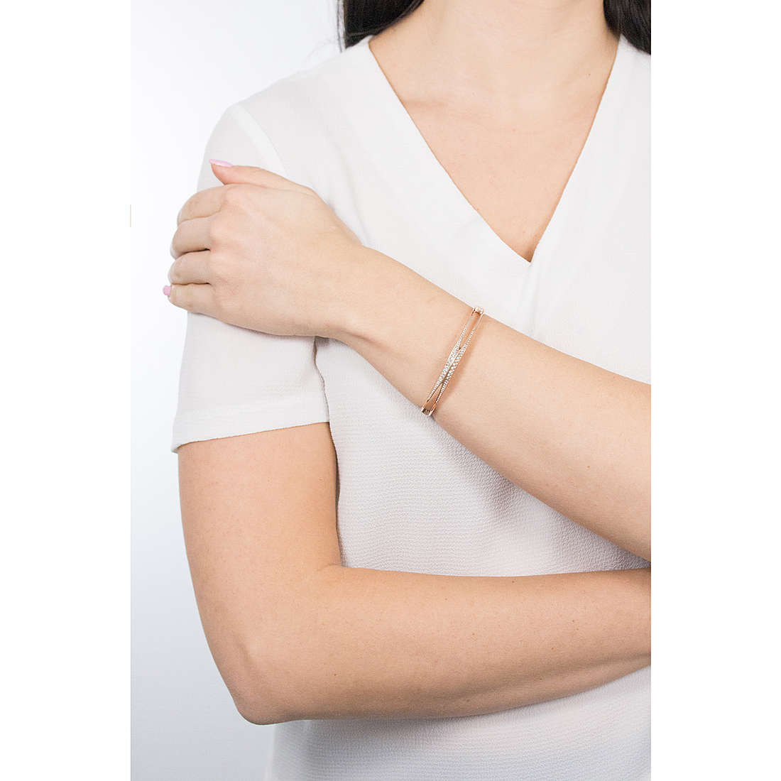 Michael Kors bracelets Brilliance woman MKJ6738791 wearing