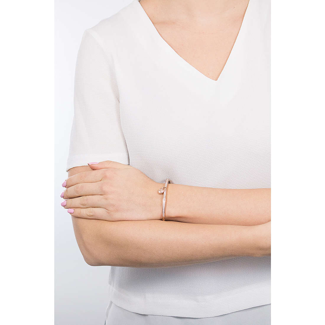 Michael Kors bracelets Fashion woman MKJ6990791 wearing
