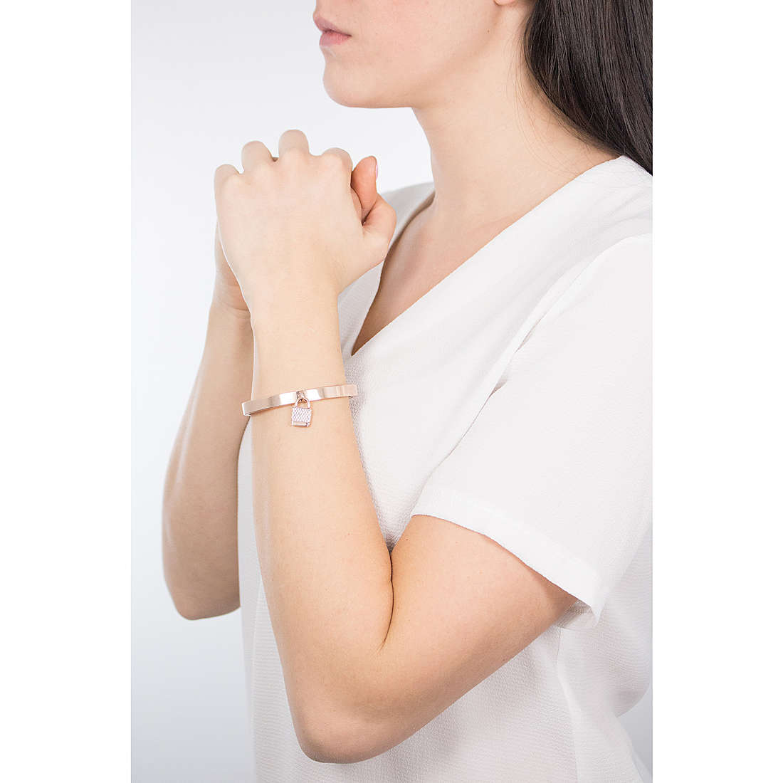 Michael Kors bracelets Iconic woman MKJ6356791 wearing