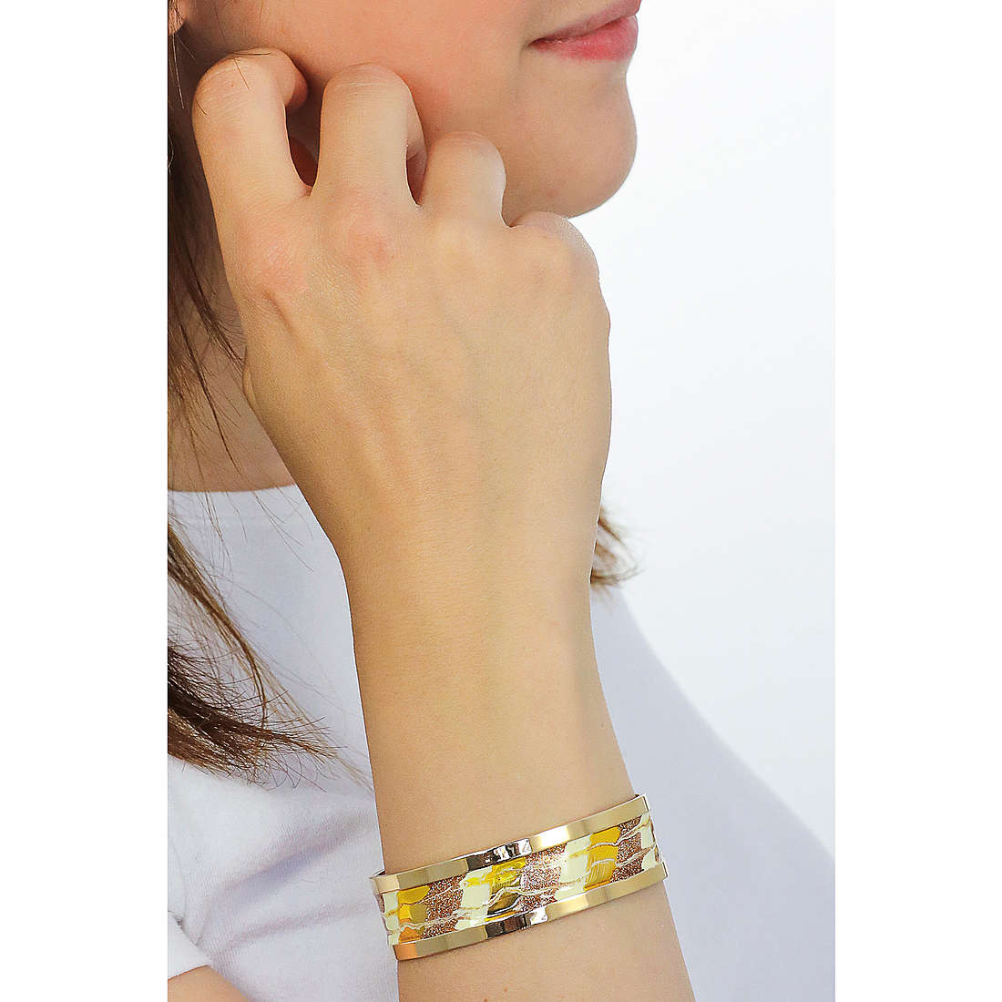 Sovrani bracelets Kara woman J5303 wearing