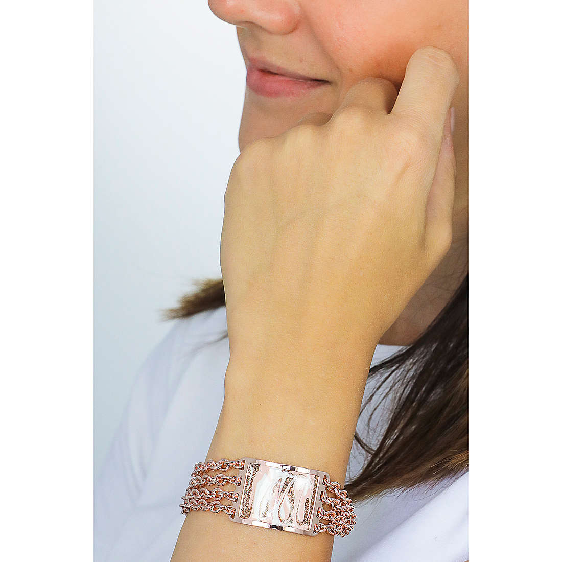 Sovrani bracelets Kara woman J5315 wearing