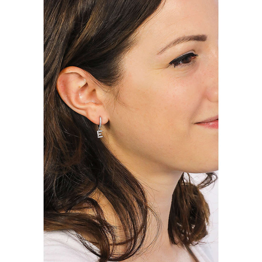 Rebecca earrings Myn woman SWNOAE05 wearing