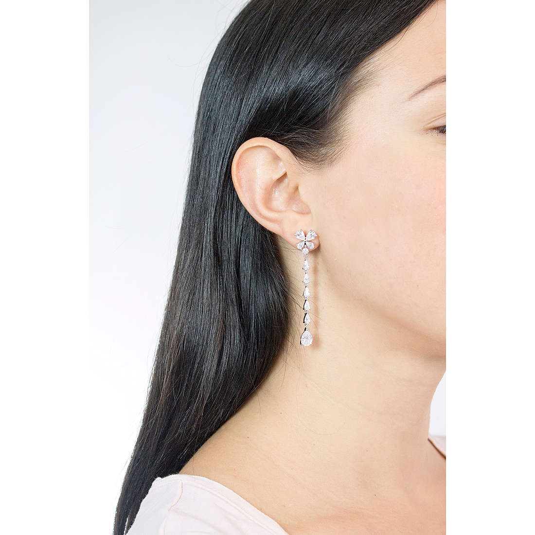 Comete earrings Farfalle woman ORA 126 wearing