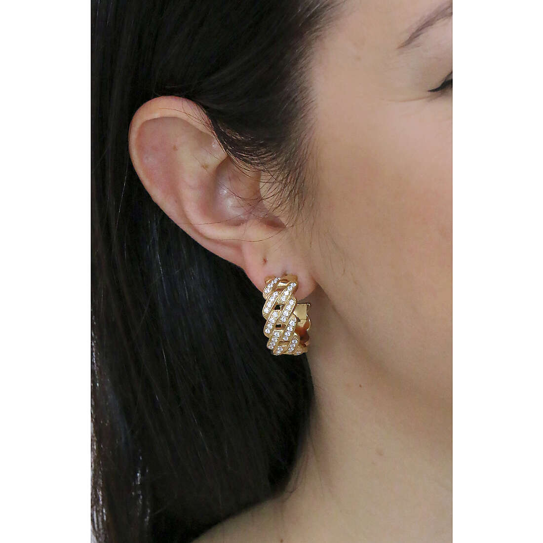 Bliss earrings Royale woman 20090111 wearing