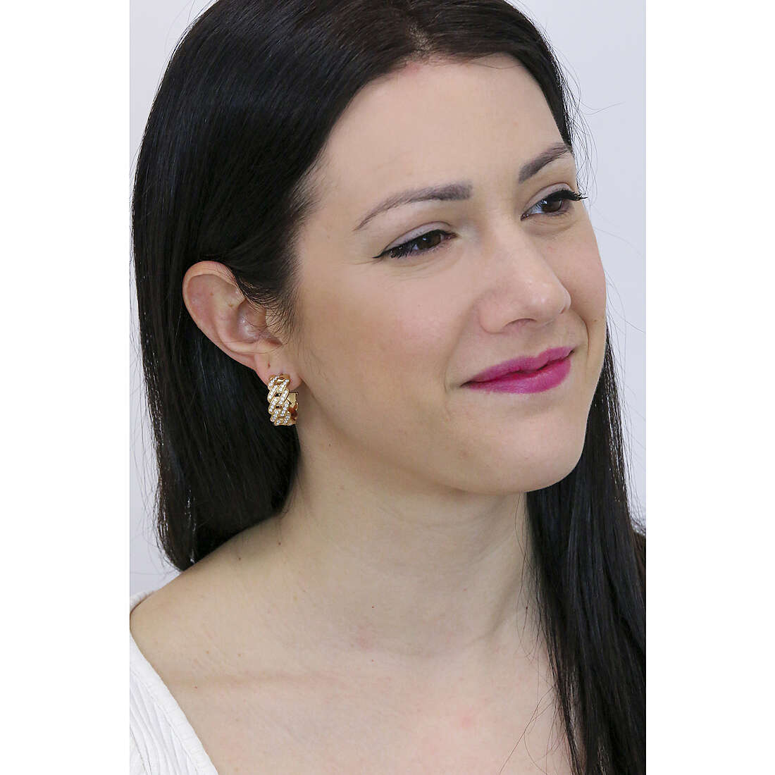 Bliss earrings Royale woman 20090111 wearing