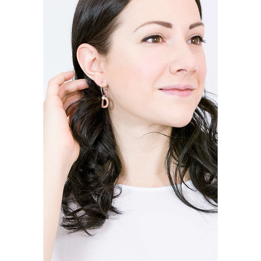Comete earrings Stella woman ORA 151 wearing