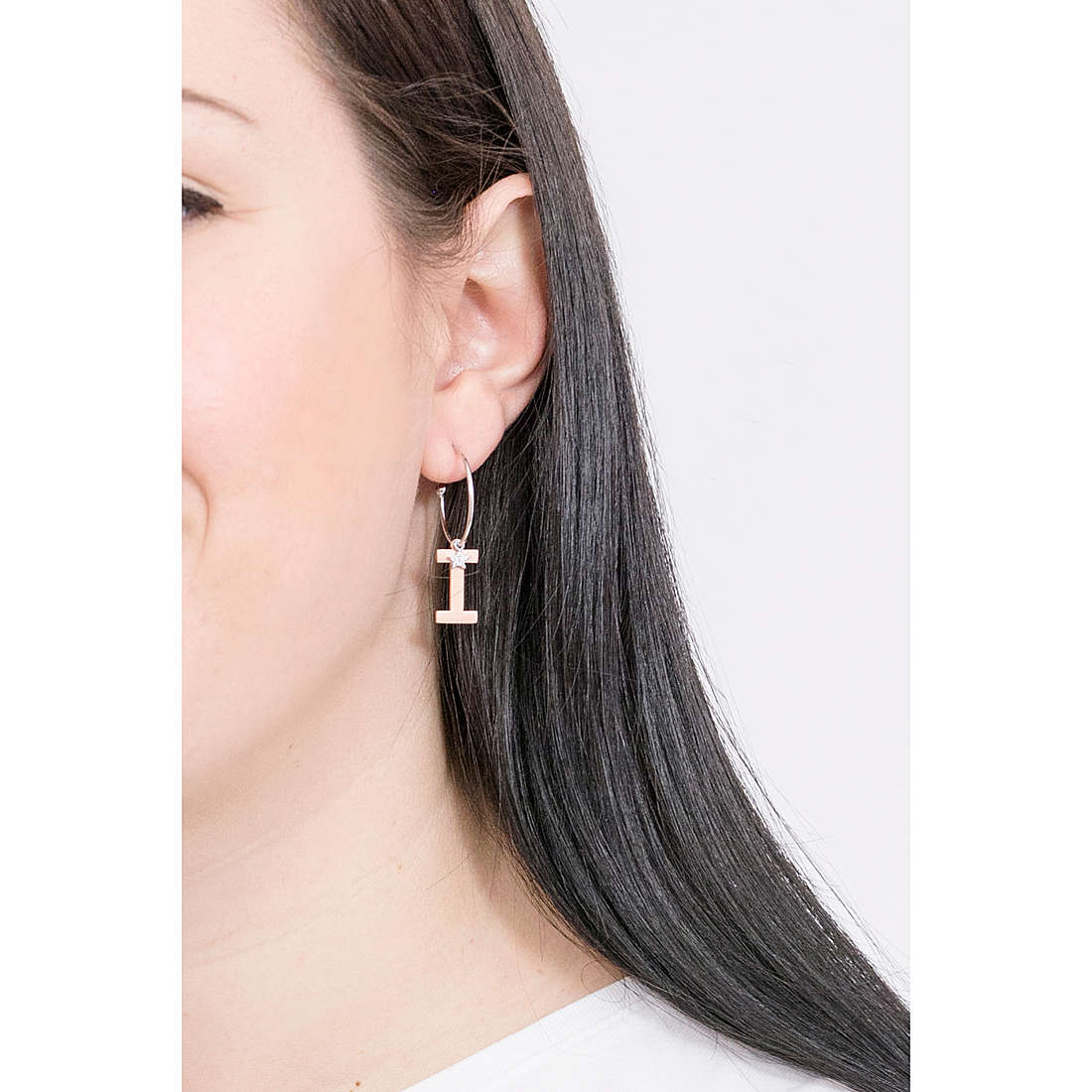 Comete earrings Stella woman ORA 156 wearing