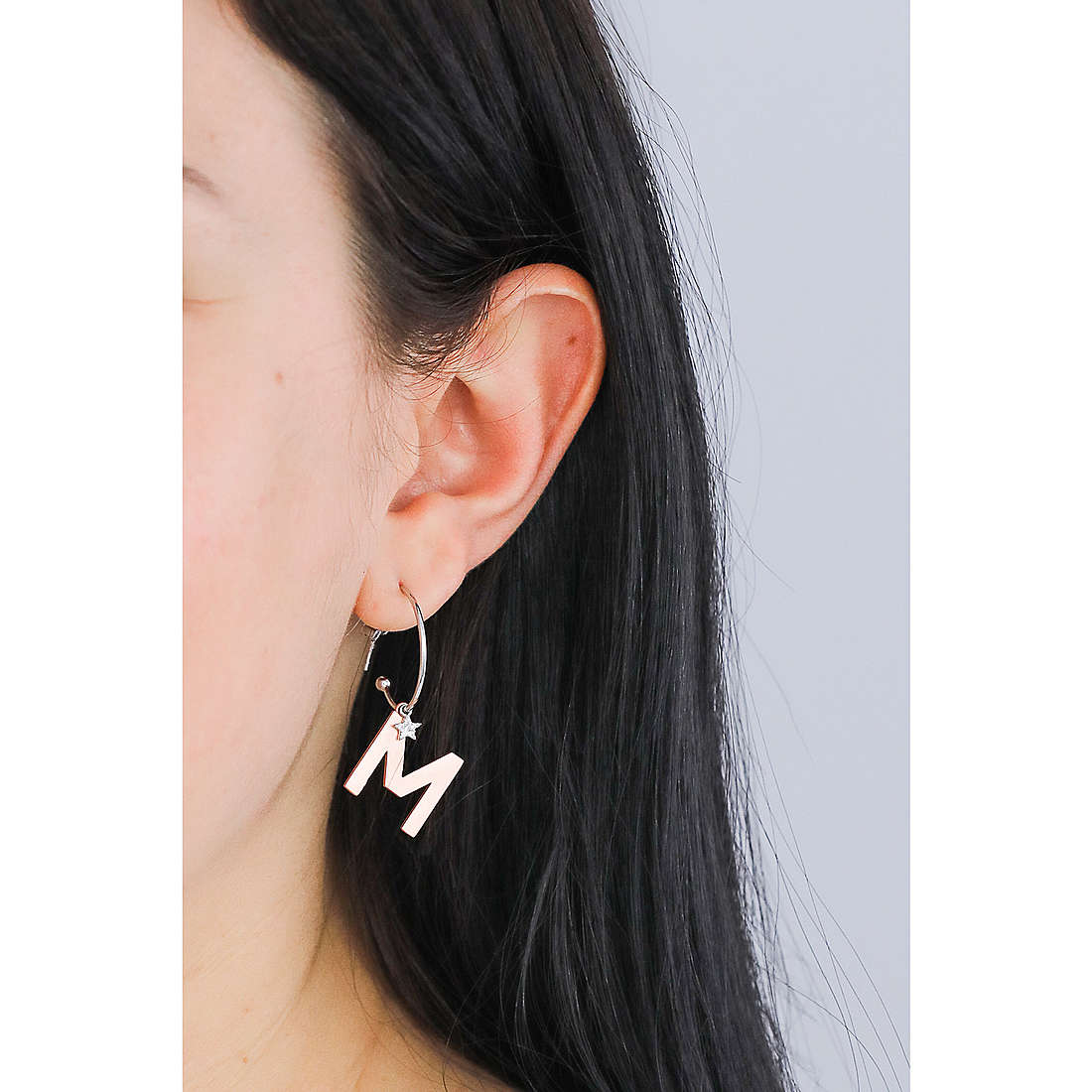 Comete earrings Stella woman ORA 160 wearing
