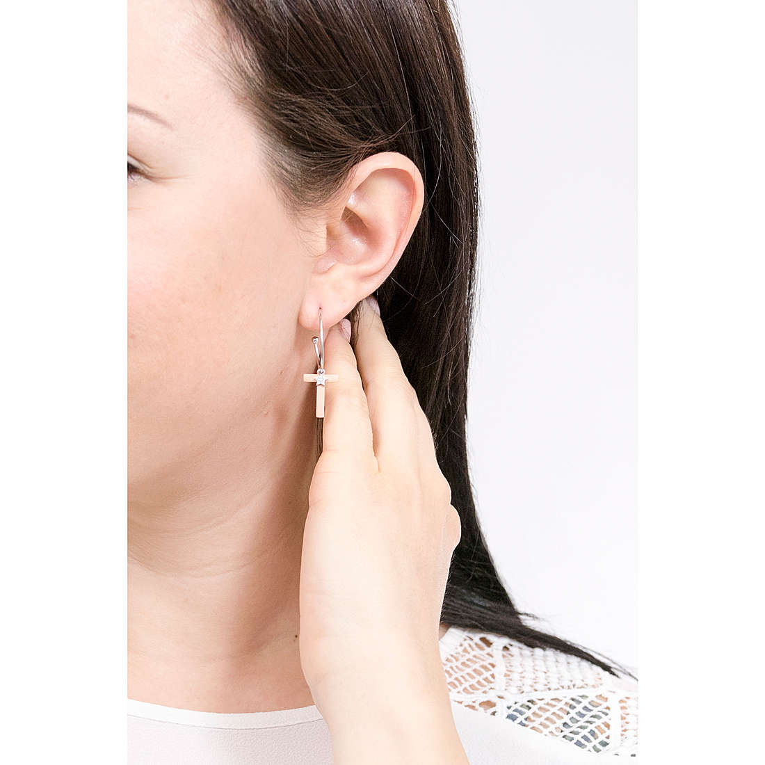 Comete earrings Stella woman ORA 167 wearing