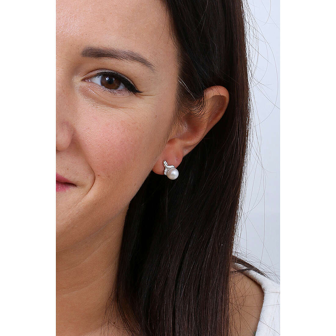 Comete earrings Perle D'Amore woman ORP 742 wearing