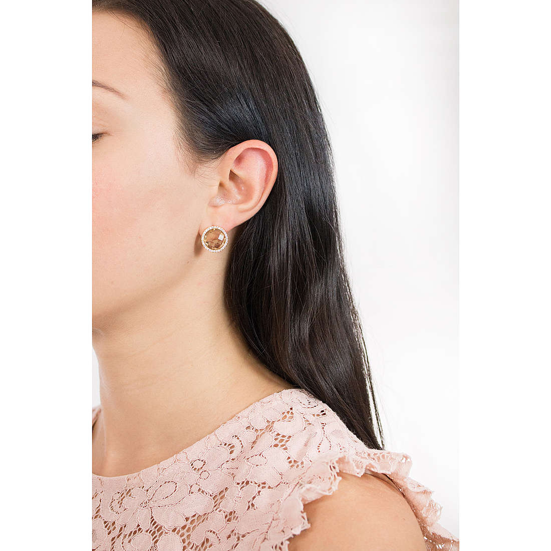 Boccadamo earrings Sharada woman XOR260D wearing