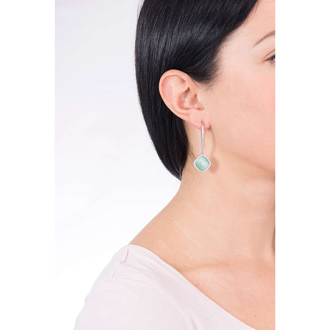 Boccadamo earrings Sharada woman XOR404 wearing