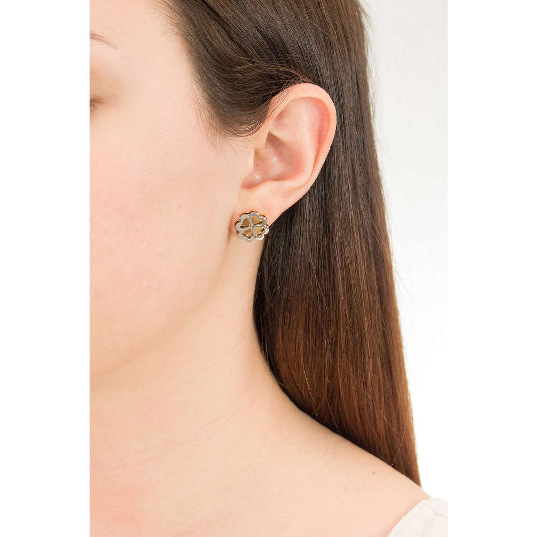 Sagapò earrings BUTTERFLY woman SBF23 wearing