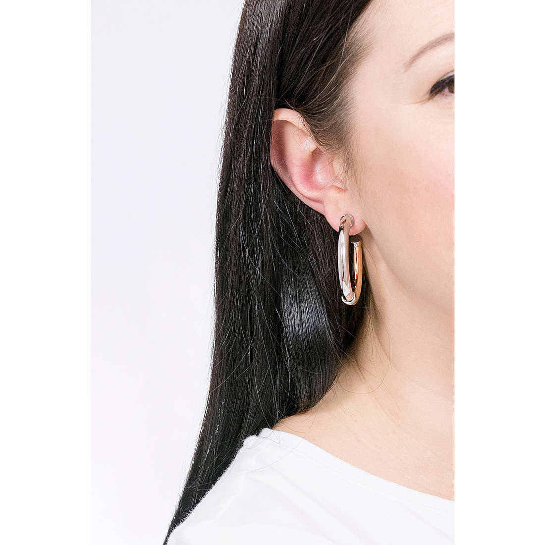 2Jewels earrings Minimal Chic woman 261335 wearing