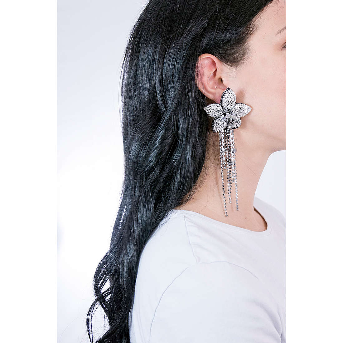 Ottaviani earrings woman 500274O wearing