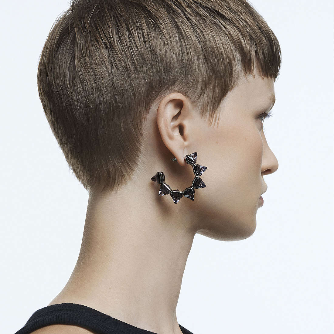 Swarovski earrings Ortyx unisex 5613681 wearing