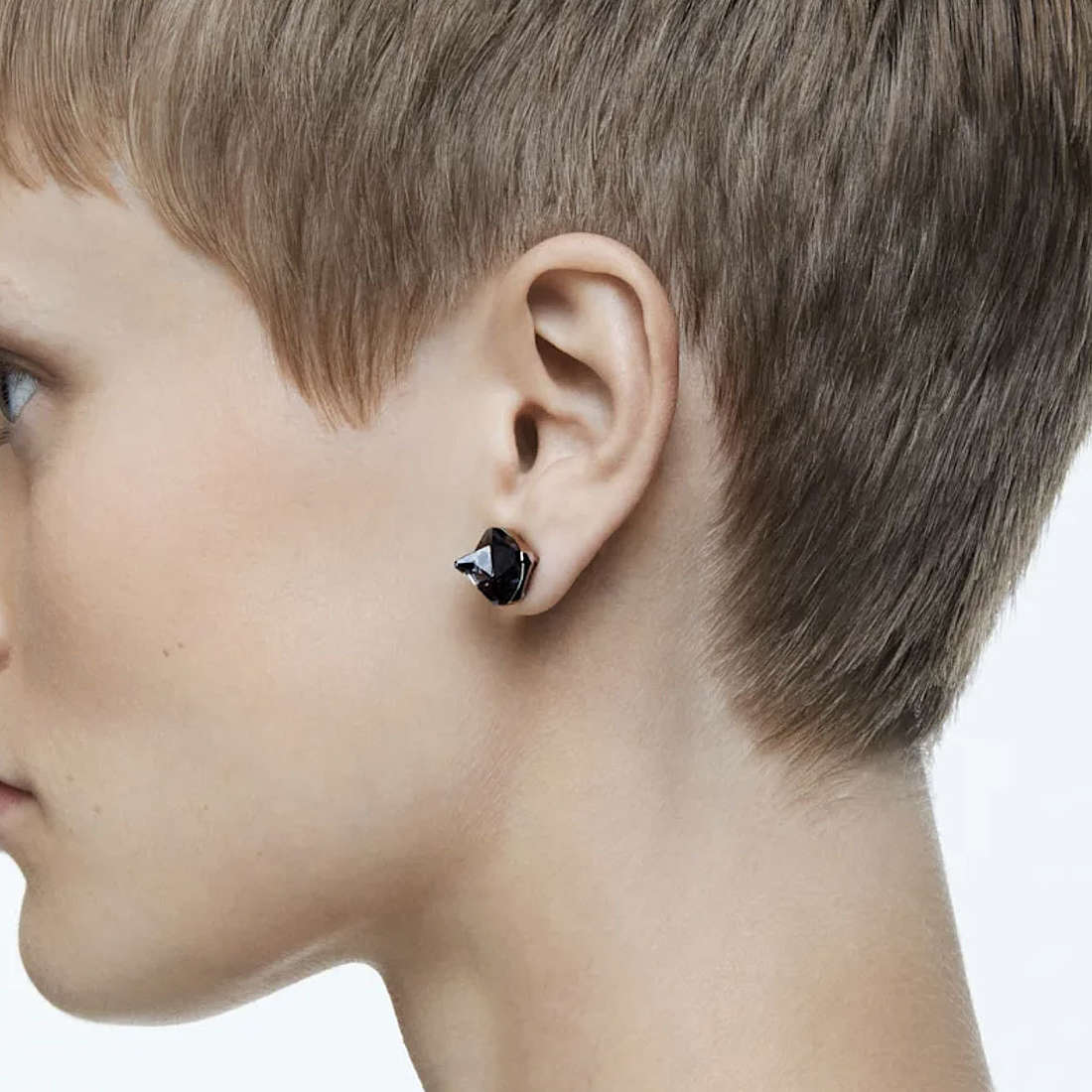 Swarovski earrings Ortyx unisex 5613723 wearing