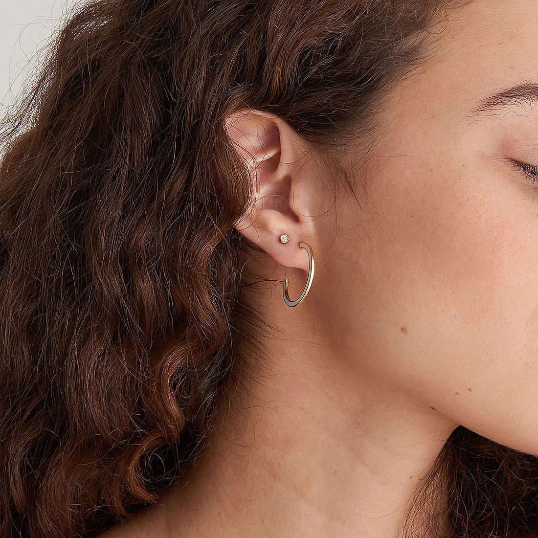 Ania Haie earrings Bright Future woman E028-06G-W wearing