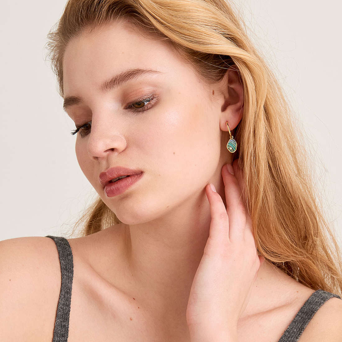 Ania Haie earrings Turning Tides woman E027-01G wearing