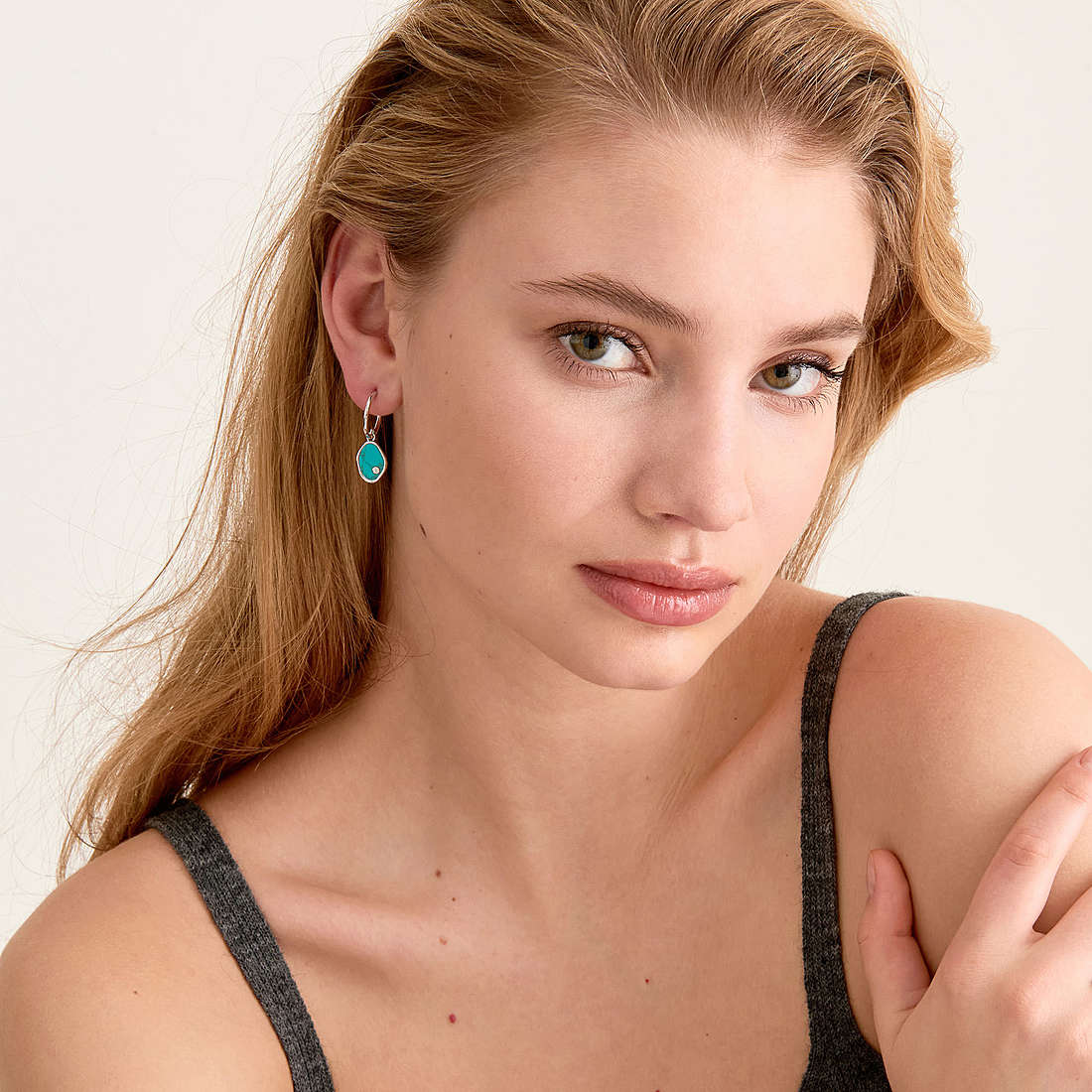 Ania Haie earrings Turning Tides woman E027-01H wearing