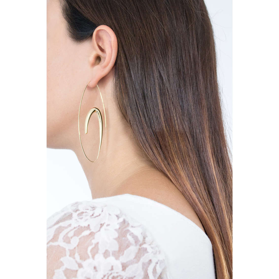 Breil earrings Ipnosi woman TJ2180 wearing