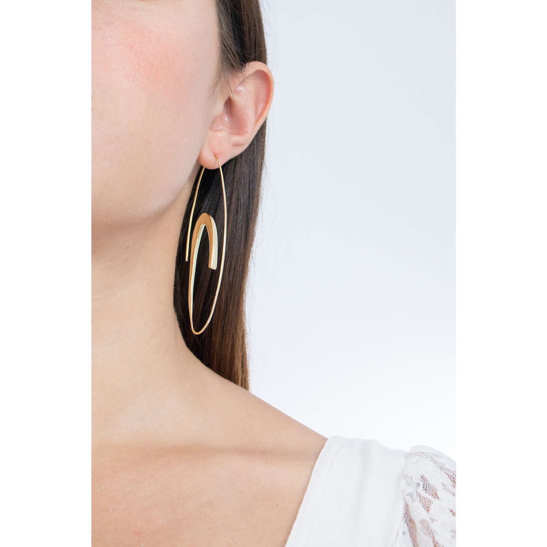 Breil earrings Ipnosi woman TJ2180 wearing