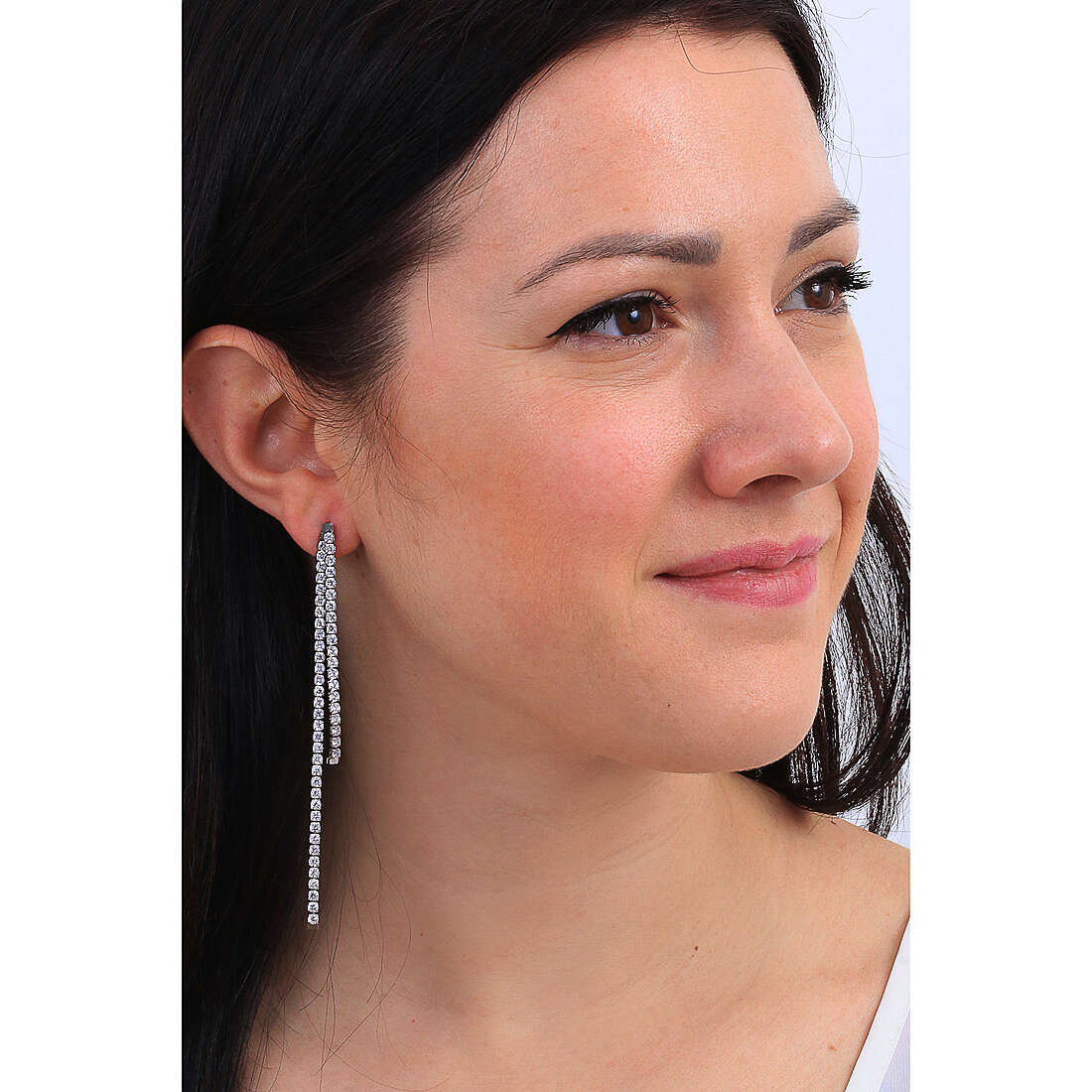 Brosway earrings Affinity woman BEIE003 wearing