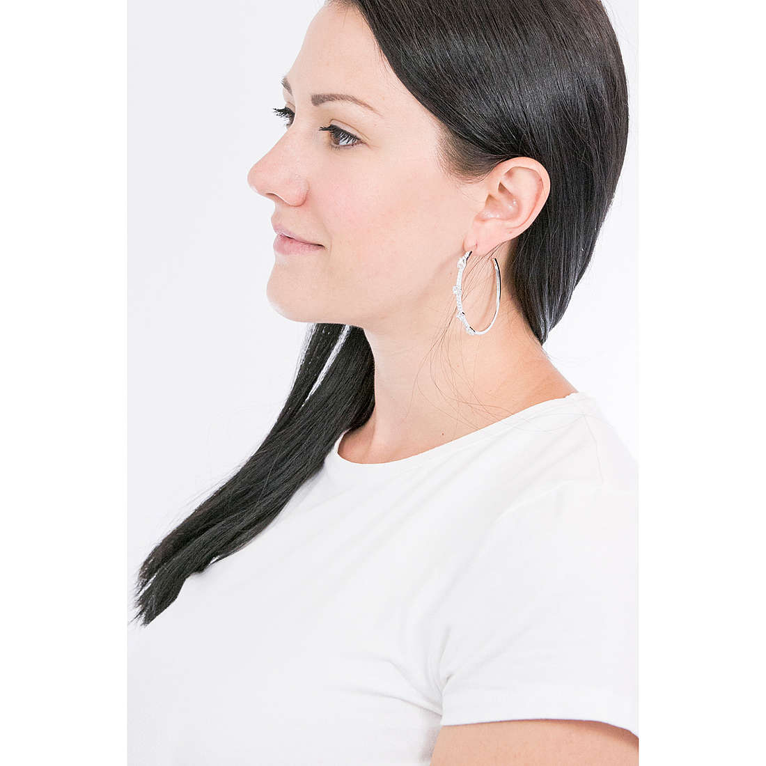 Brosway earrings Affinity woman BFF121 wearing