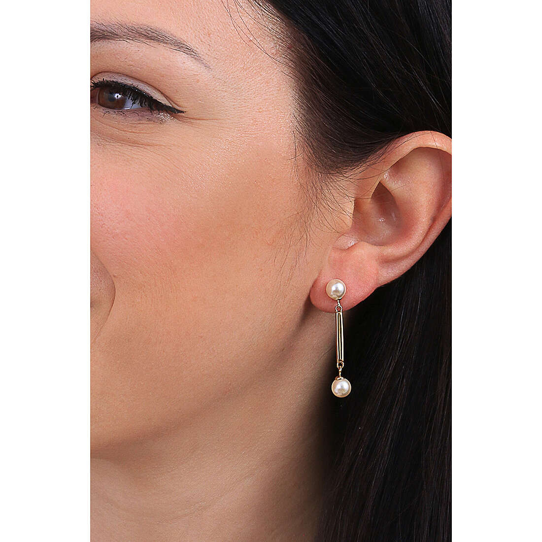 Brosway earrings Affinity woman BFF169 wearing