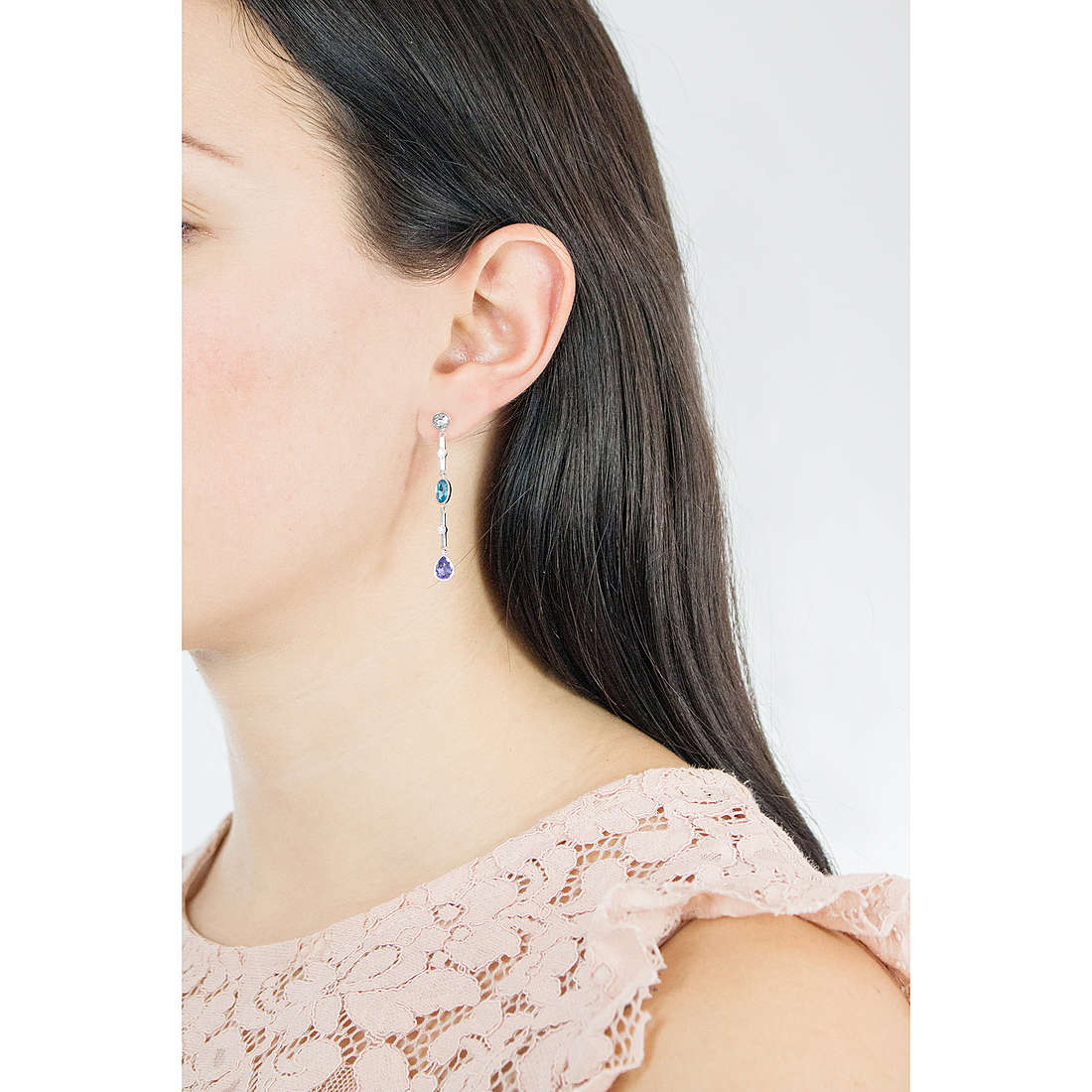 Brosway earrings Affinity woman BFF58 wearing