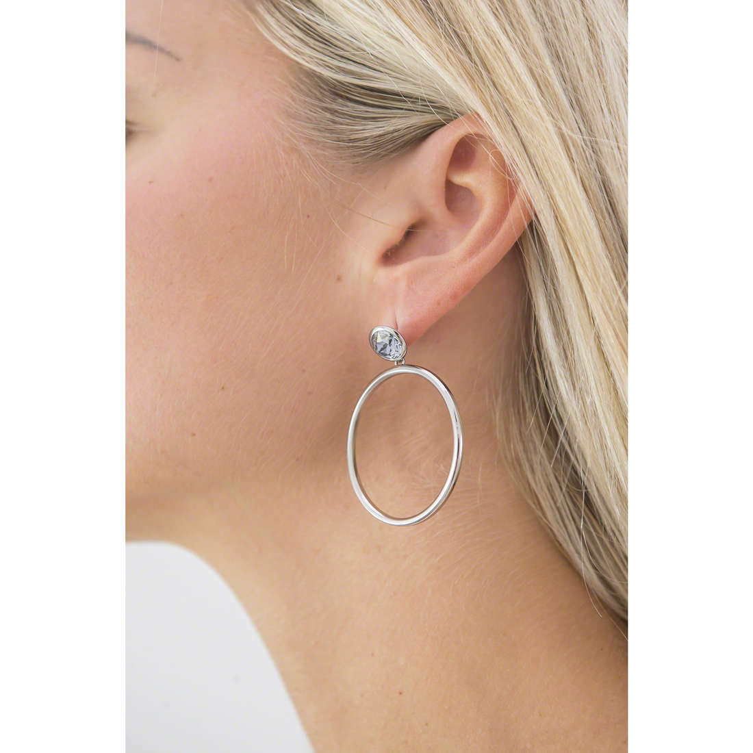 Brosway earrings E-Tring woman BRT29 wearing