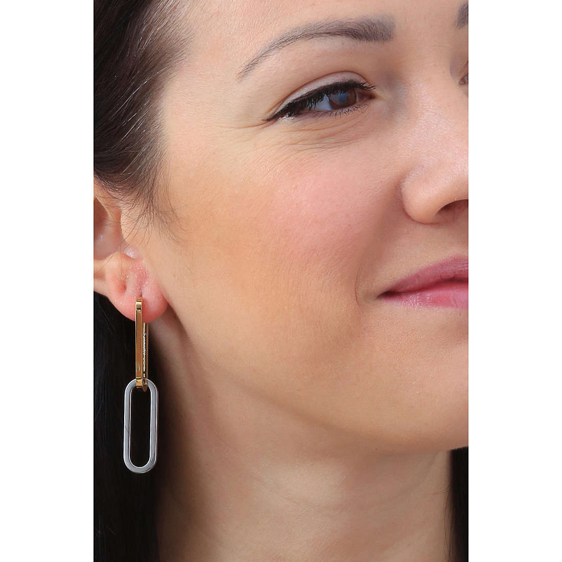 Brosway earrings Emphasis woman BEH21 wearing
