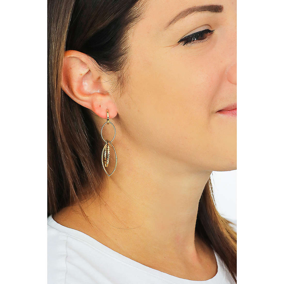 Brosway earrings Geometric woman BGO21 wearing