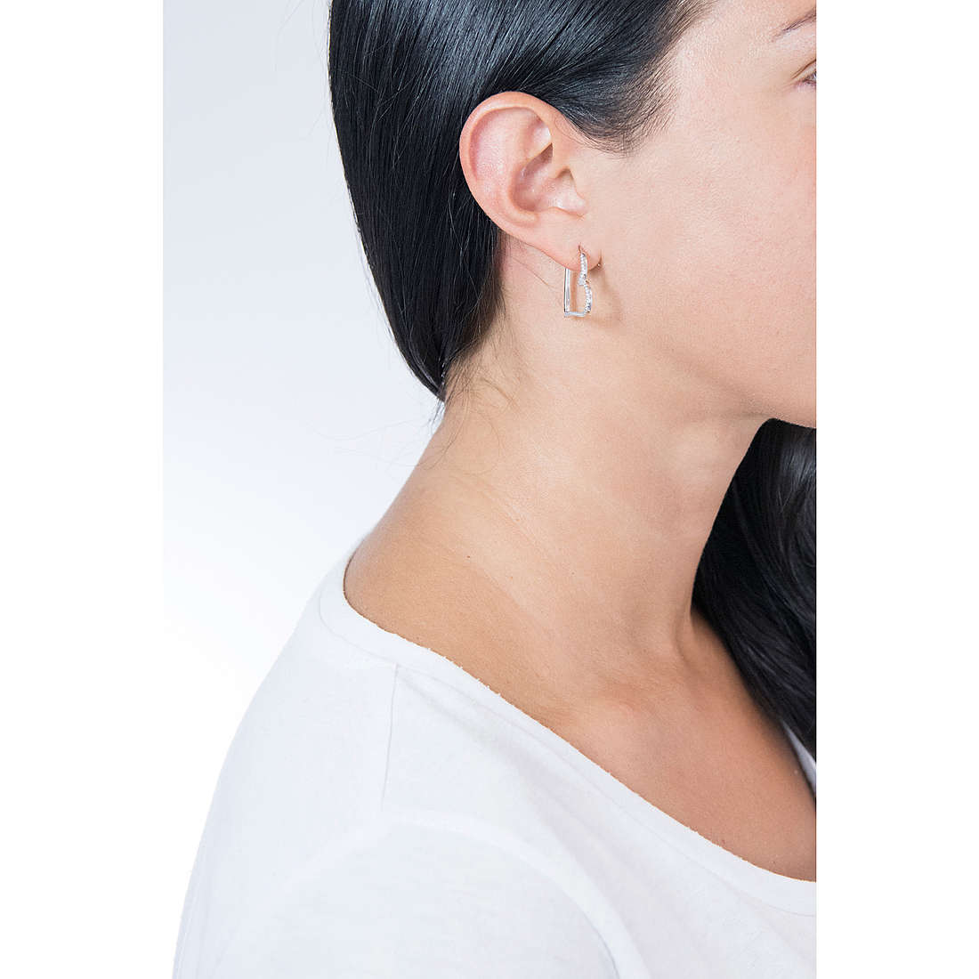 Brosway earrings Sublime woman BSB22 wearing