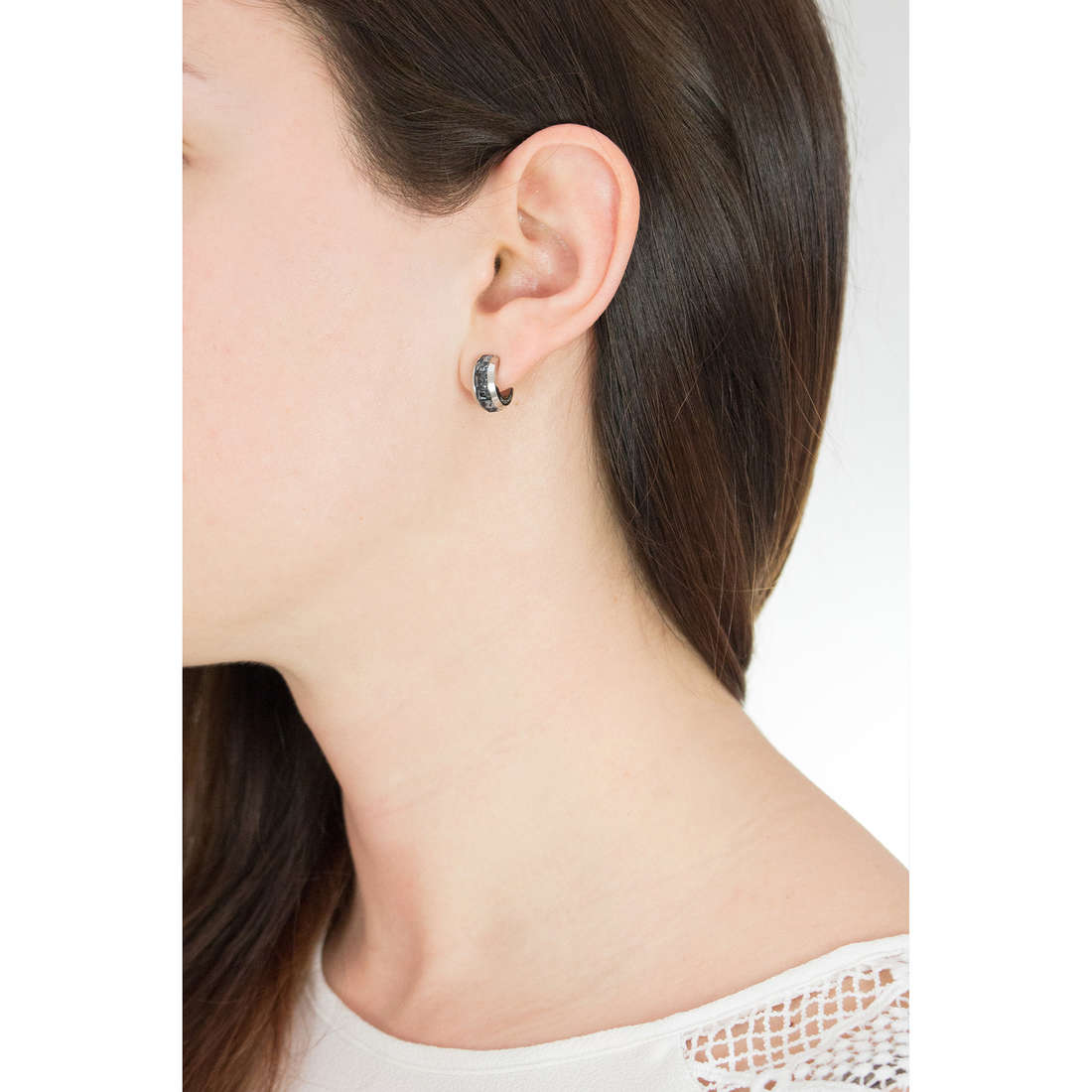 Brosway earrings Tres Jolie woman BTJE05 wearing
