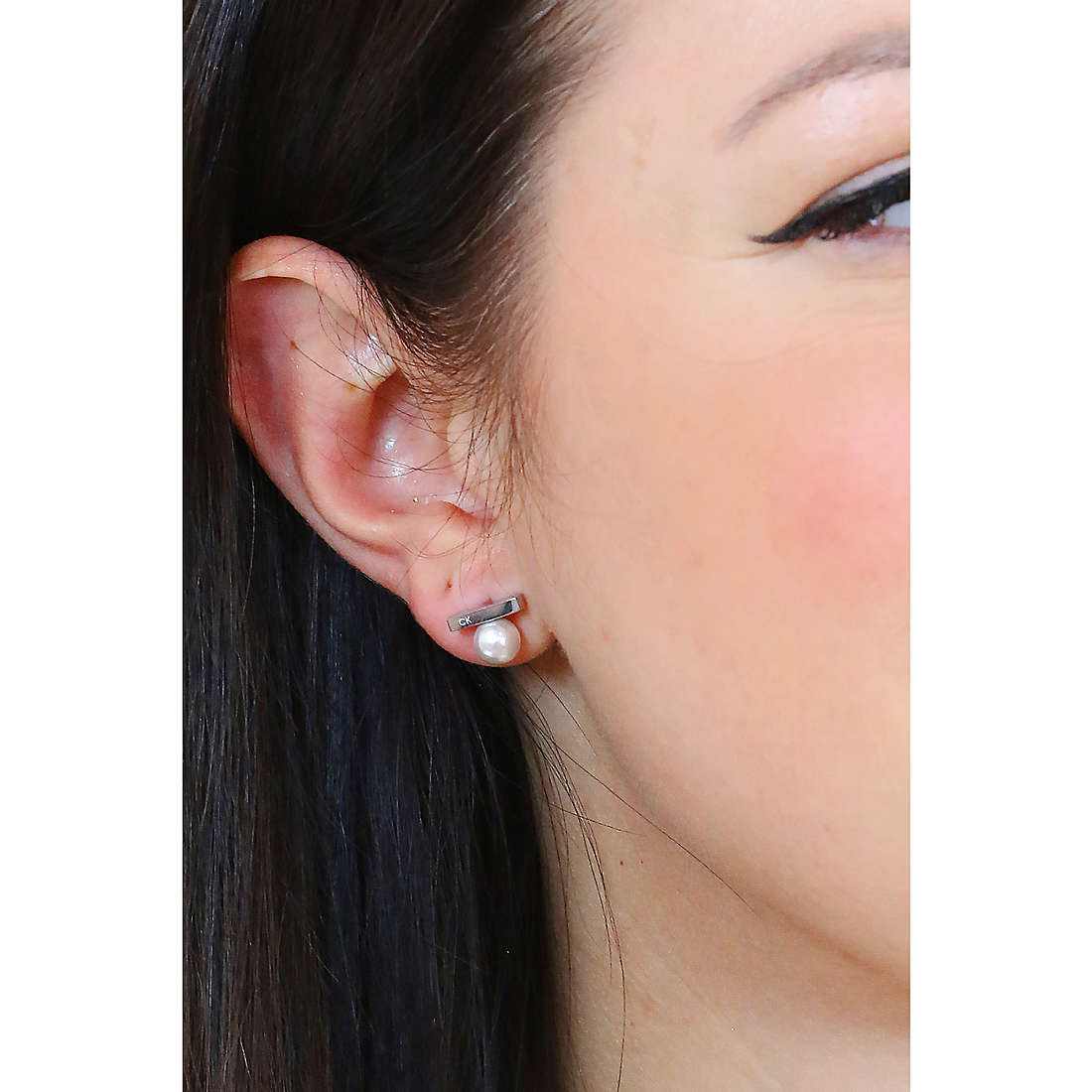 Calvin Klein earrings Timeless woman 35000178 wearing