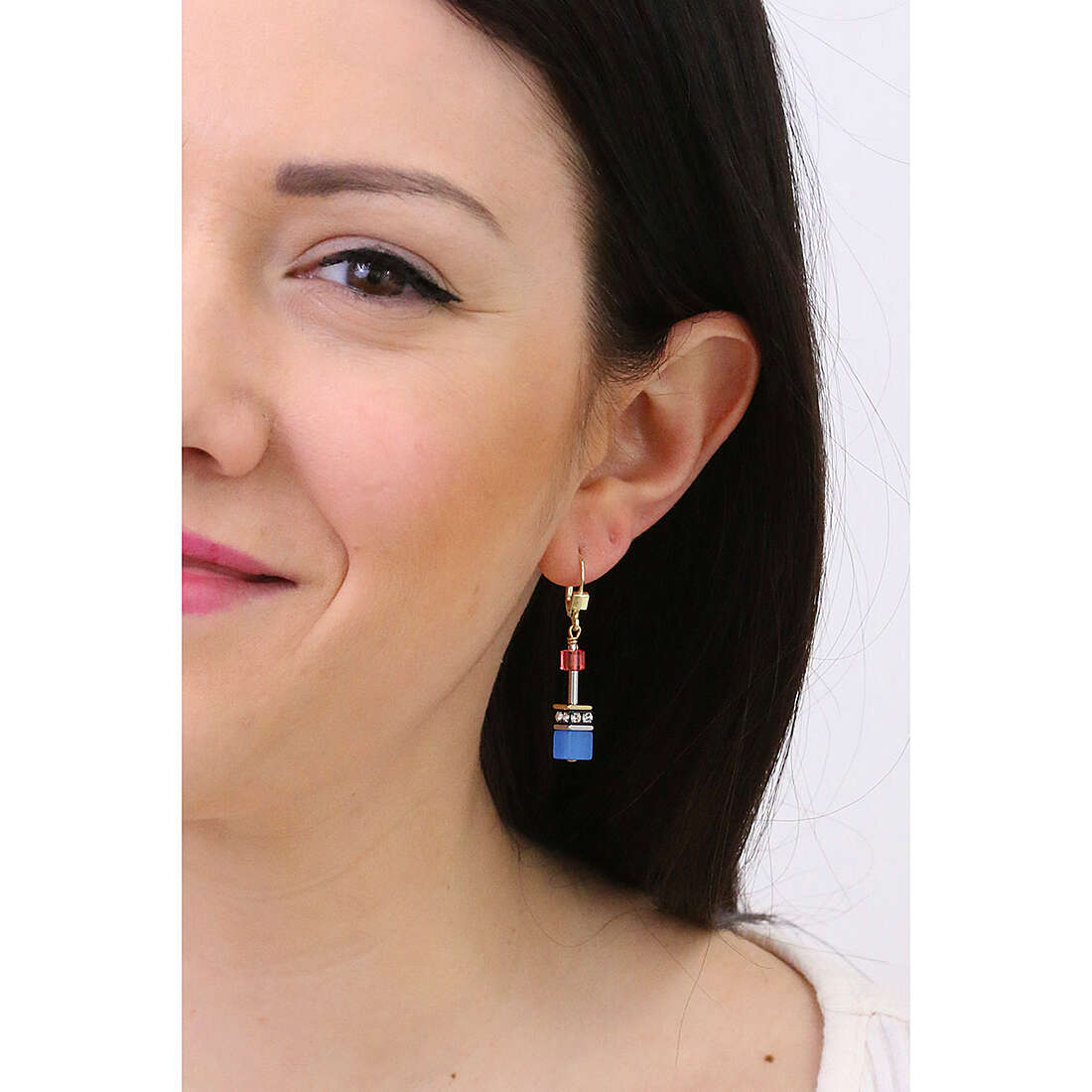Coeur De Lion earrings woman 2838/20-1521 wearing