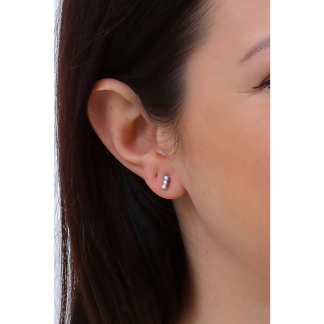 Comete earrings Trilogy woman ORB 1000 wearing