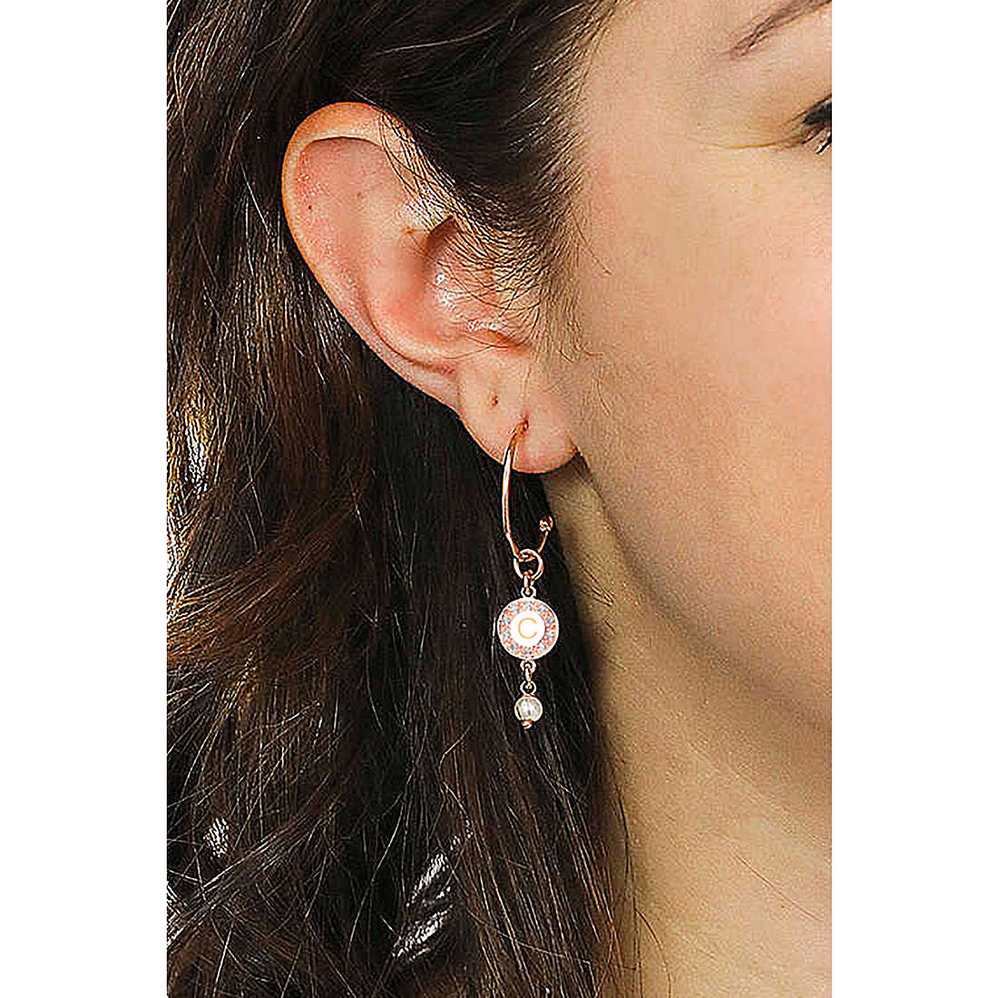 Dvccio earrings Kelly woman OTRESAGR-c wearing