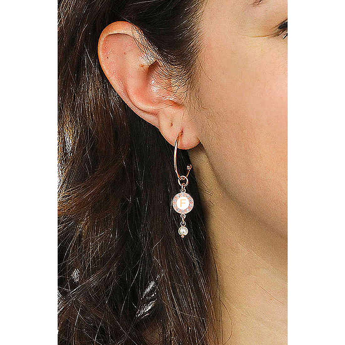 Dvccio earrings Kelly woman OTRESAGR-f wearing