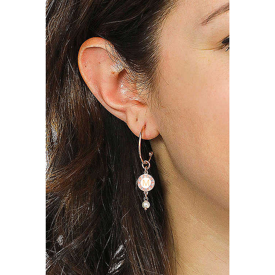 Dvccio earrings Kelly woman OTRESAGR-m wearing