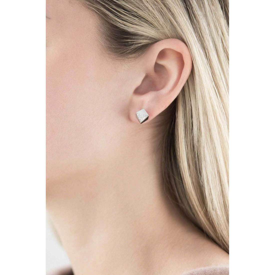 Fossil earrings Fall 15 woman JF01990040 wearing